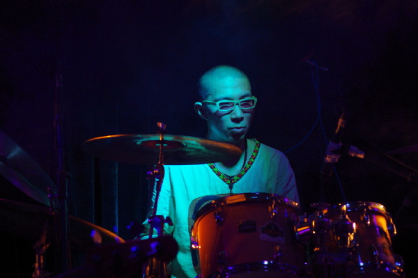 201246妙布衣乐队演出现场