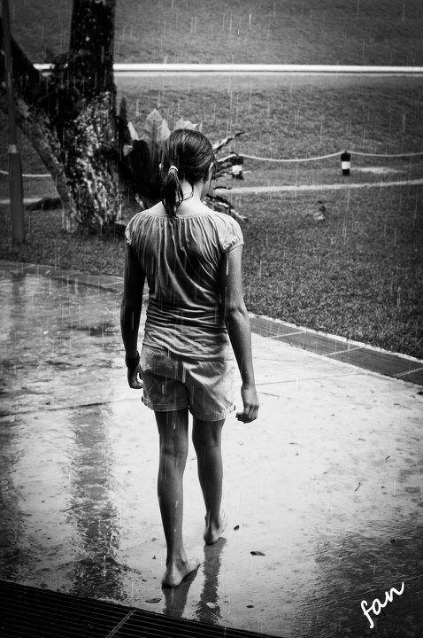 雨中的女孩