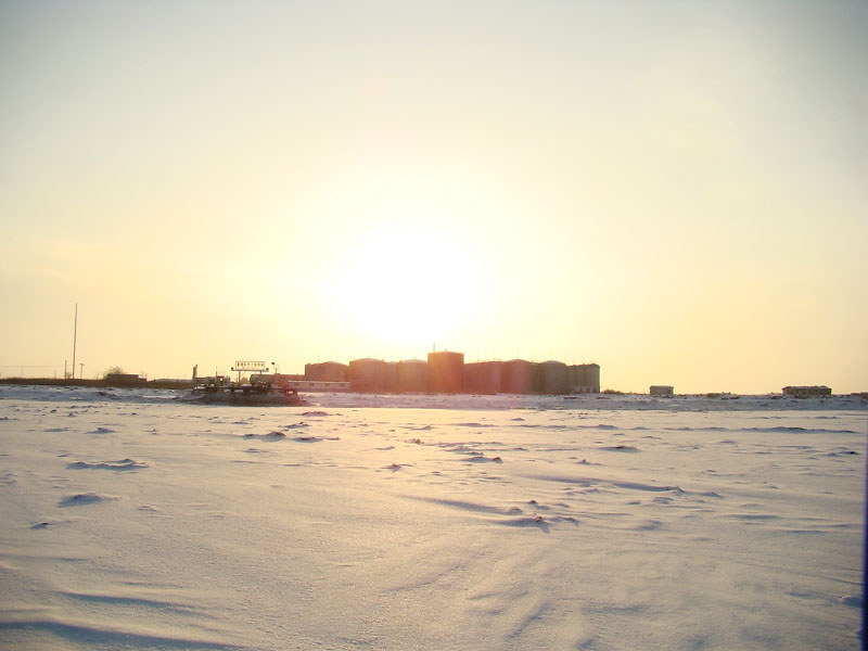 暗角由于遮光罩没旋转到位.