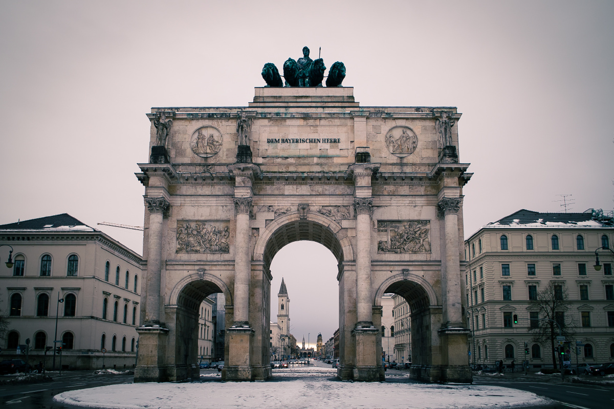 50 siegestor   位于慕尼黑大学旁边的凯旋门, 德语里, sieg是胜利