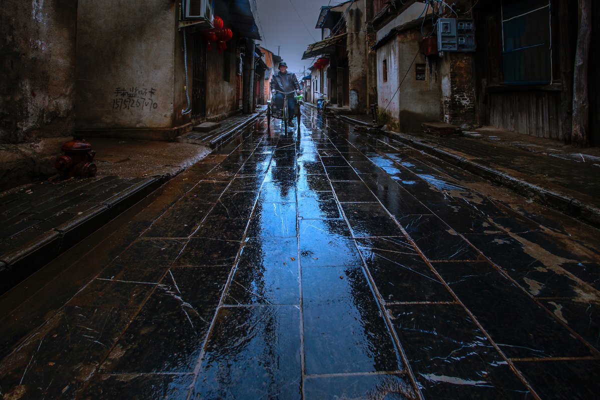 古镇雨景