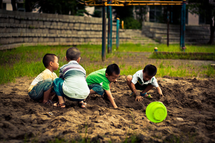 一群玩沙的孩子 - 小城市, 高安, 儿童 - valkao - 图虫摄影网