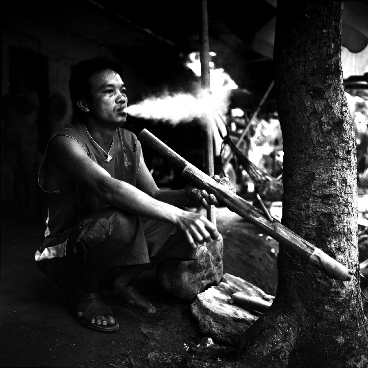 吸水烟筒的大哥