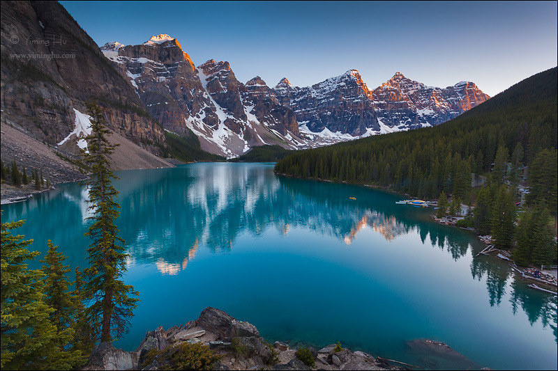 梦莲湖暮色梦莲湖(moraine lake)可能是加拿大最著名的一个湖泊