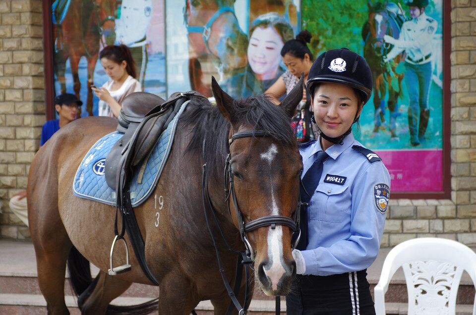 英姿颯爽女騎警大連女子騎警.