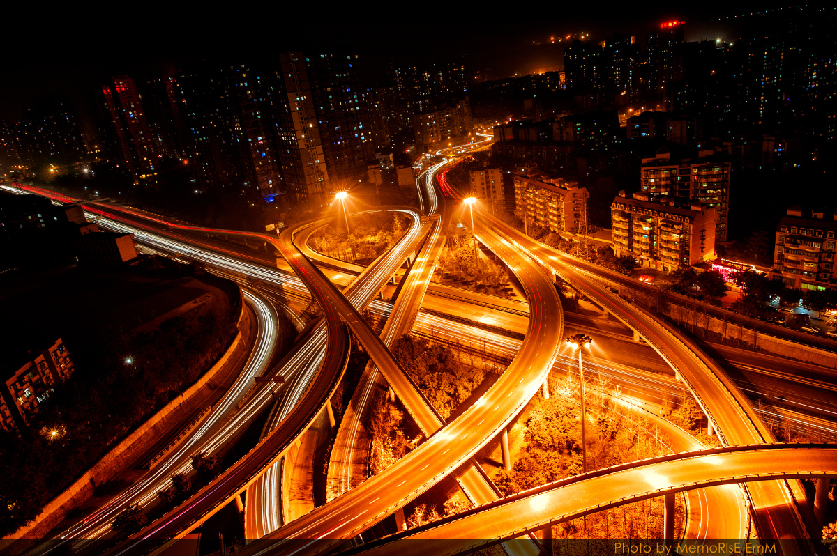 杨公桥立交正面大众视角 普普通通 而且太阳下山之前打酱油去了.