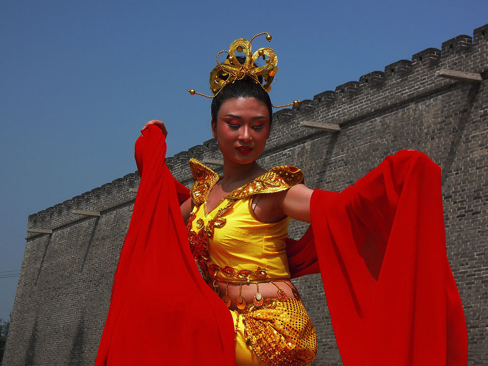 秋天红色的舞动