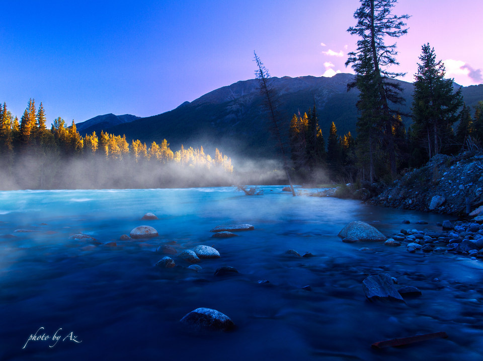 幽蓝的喀纳斯河