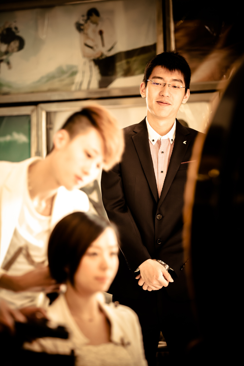 凝视一个男人,有多爱自己的女人.