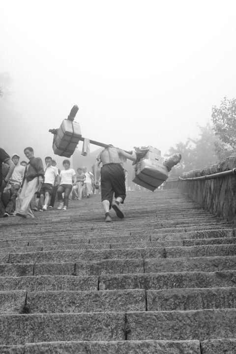 泰山挑山工