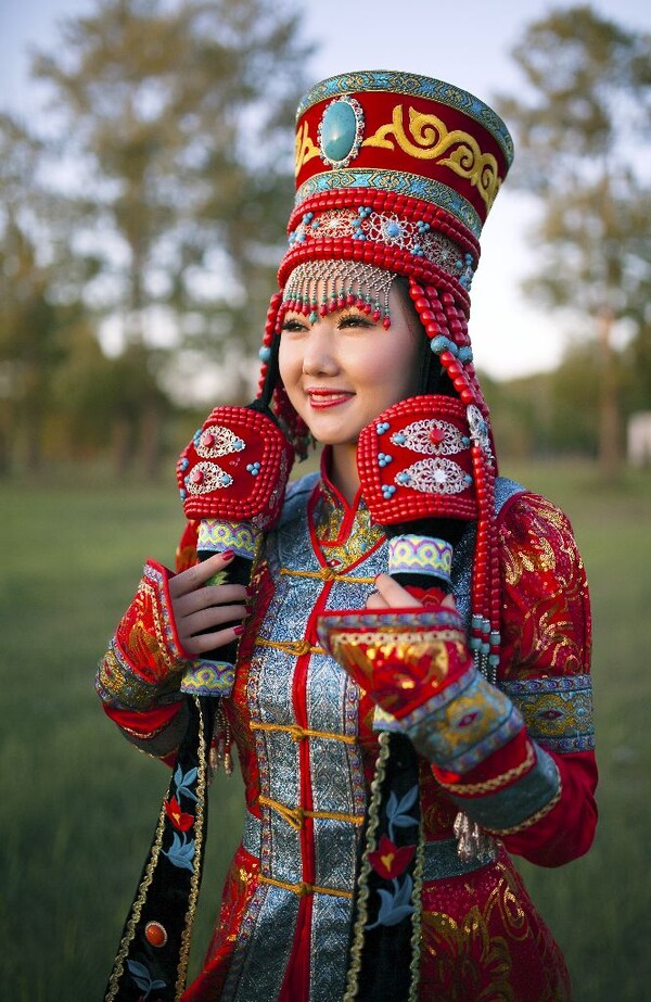 蒙古族女孩发型图图片