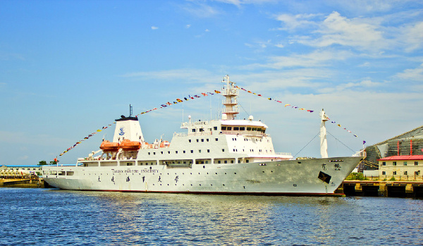 大连海事大学育鲲号远洋实习船