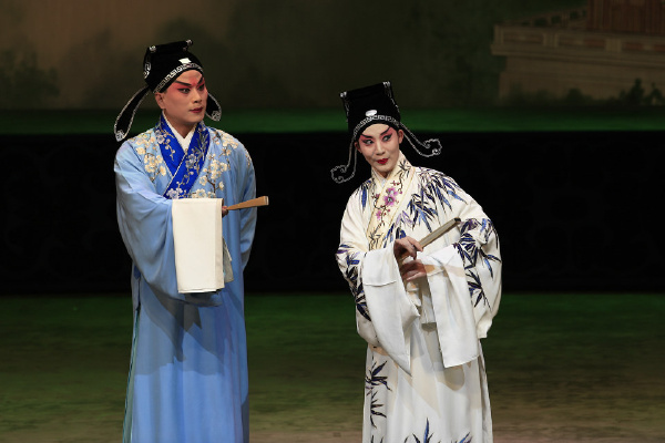 李春平先生资助的学生京剧专场演出