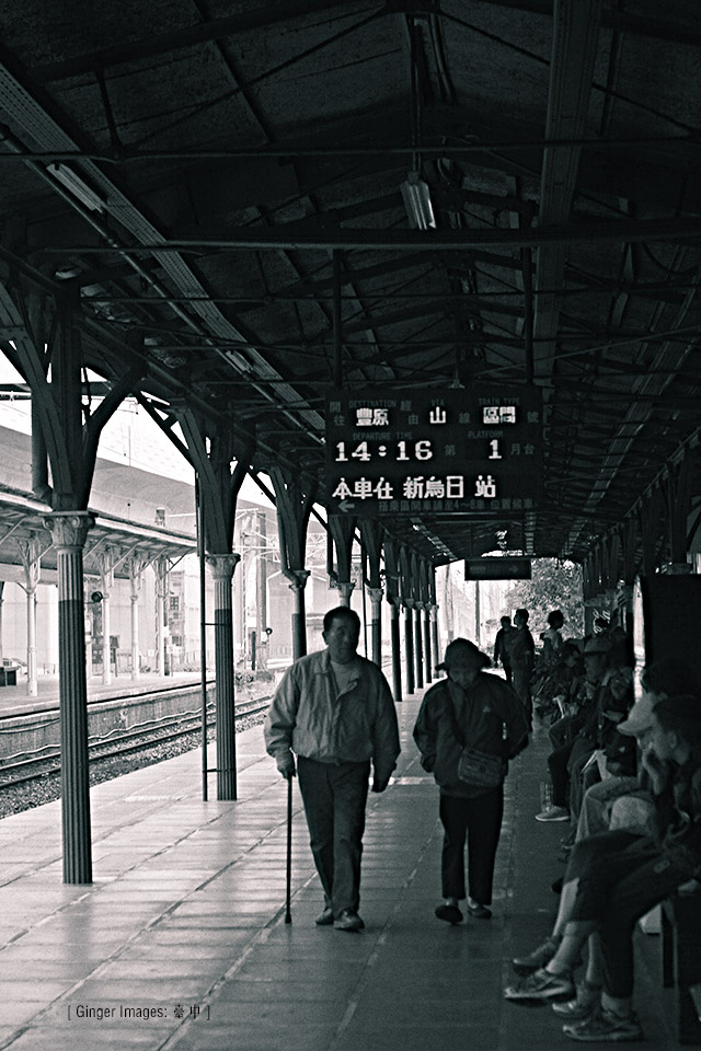 台中火车站 - 黑白, 街头, 生活, 台中 - gingeryip - 图虫摄影网