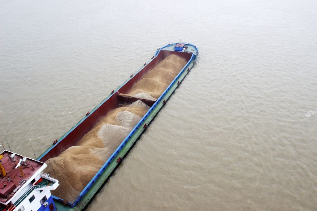 长江大型吸沙船图片