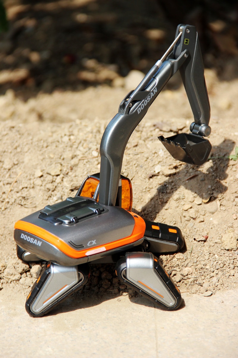 10 - 斗山概念挖掘机 - 墨色龙井 - 玩偶之家 - 图虫摄影网