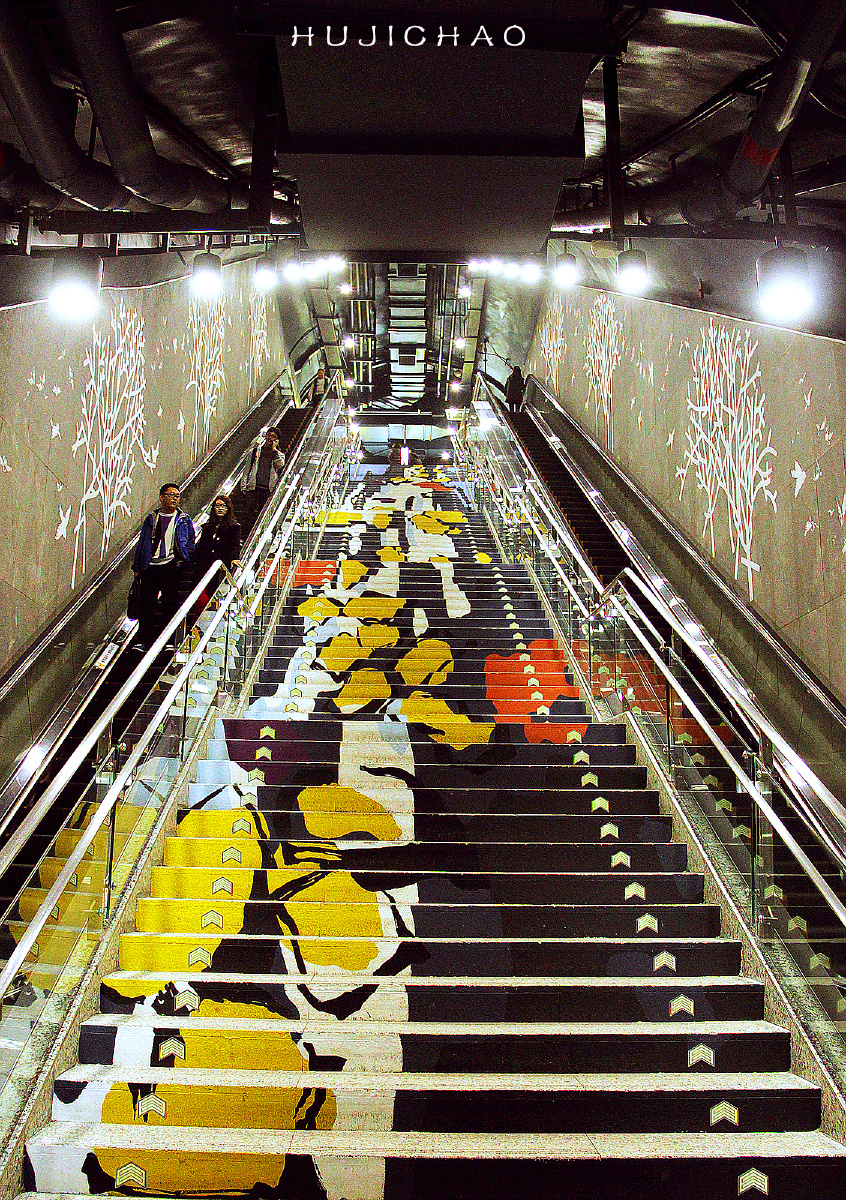 img_2289副台阶上的画也很漂亮