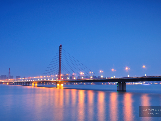 虚日 肩膀上的担当 夏意浓 流浪老人建筑下的渺小 品茗西湖 北山路
