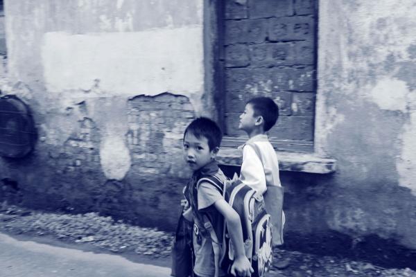 放学回家的孩子