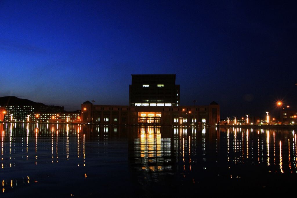 西北民族大学夜景图片