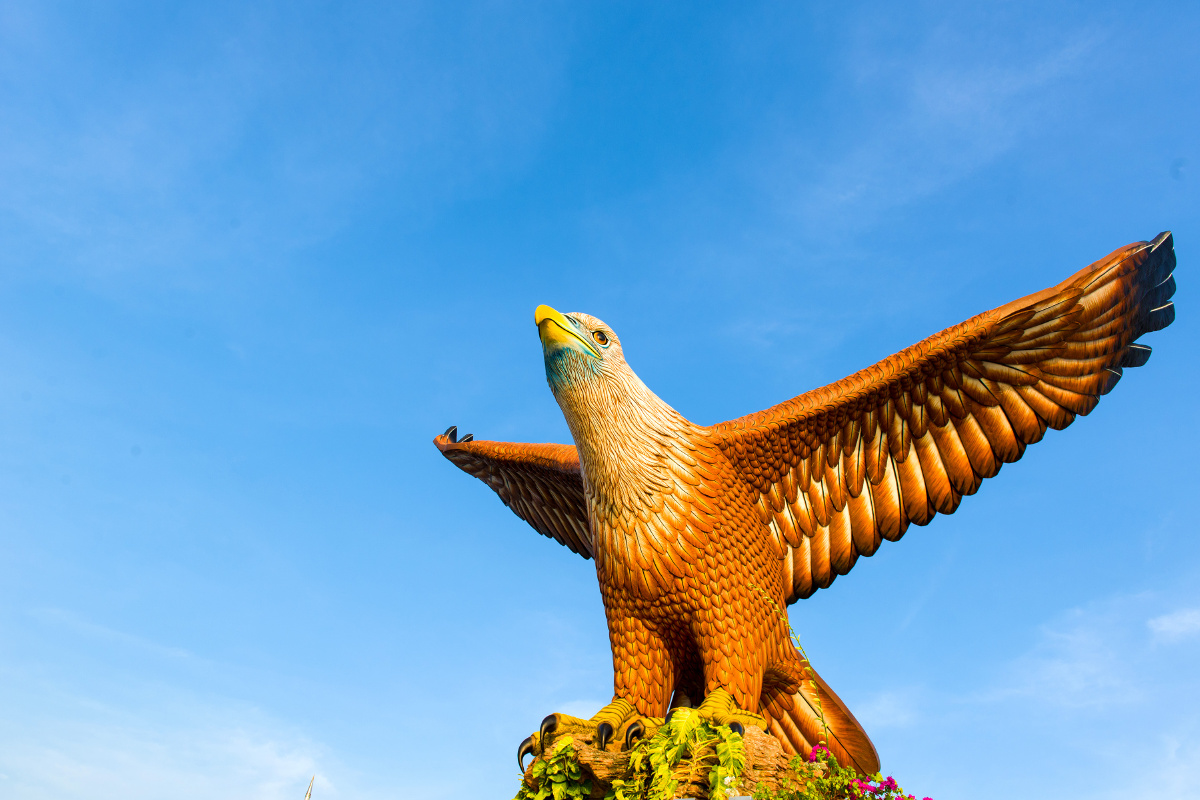 巨鹰雕塑