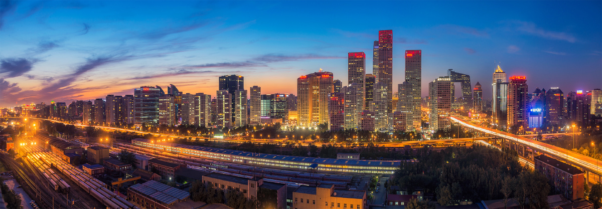 北京是一个历史悠久的古都,也是一个现代化的大城市,有很多很有太色