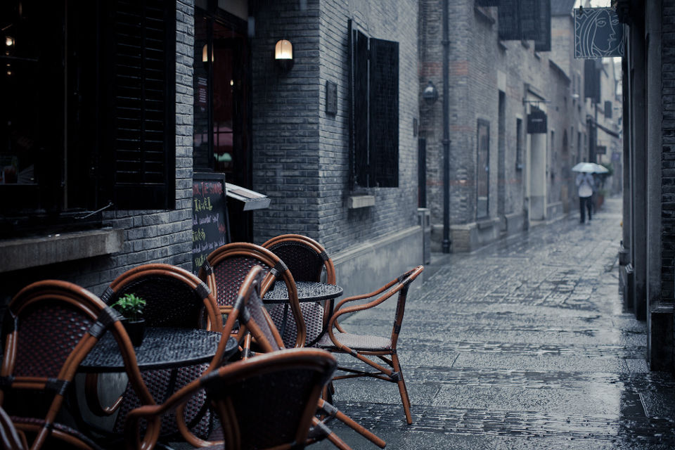 shanghai alley under raining day 雨湿弄堂