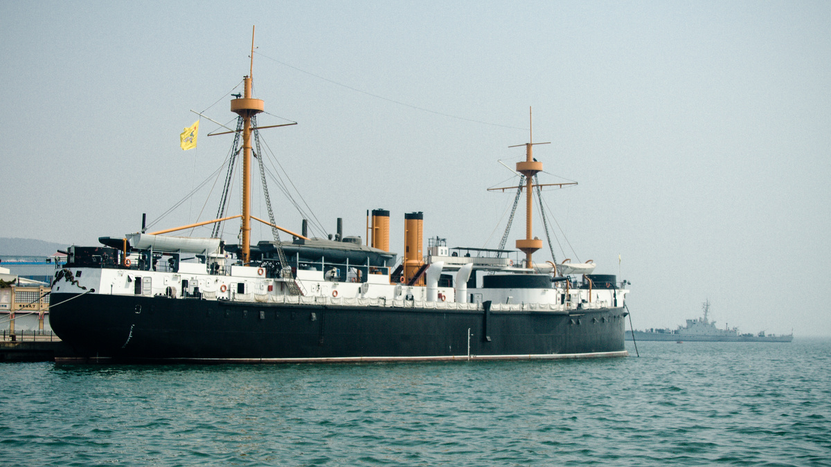 海军, 船舶 - 巨舰与小艇,两个甲子的相遇.