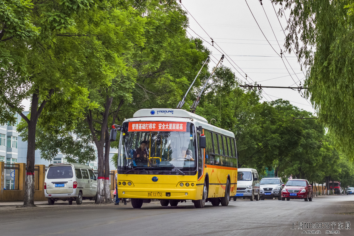 杜儿坪煤矿的"扬子江"无轨电车