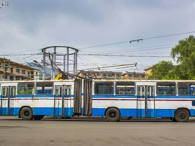 中国最老的无轨电车,没有之一,1991年出厂的bd562型无轨电车