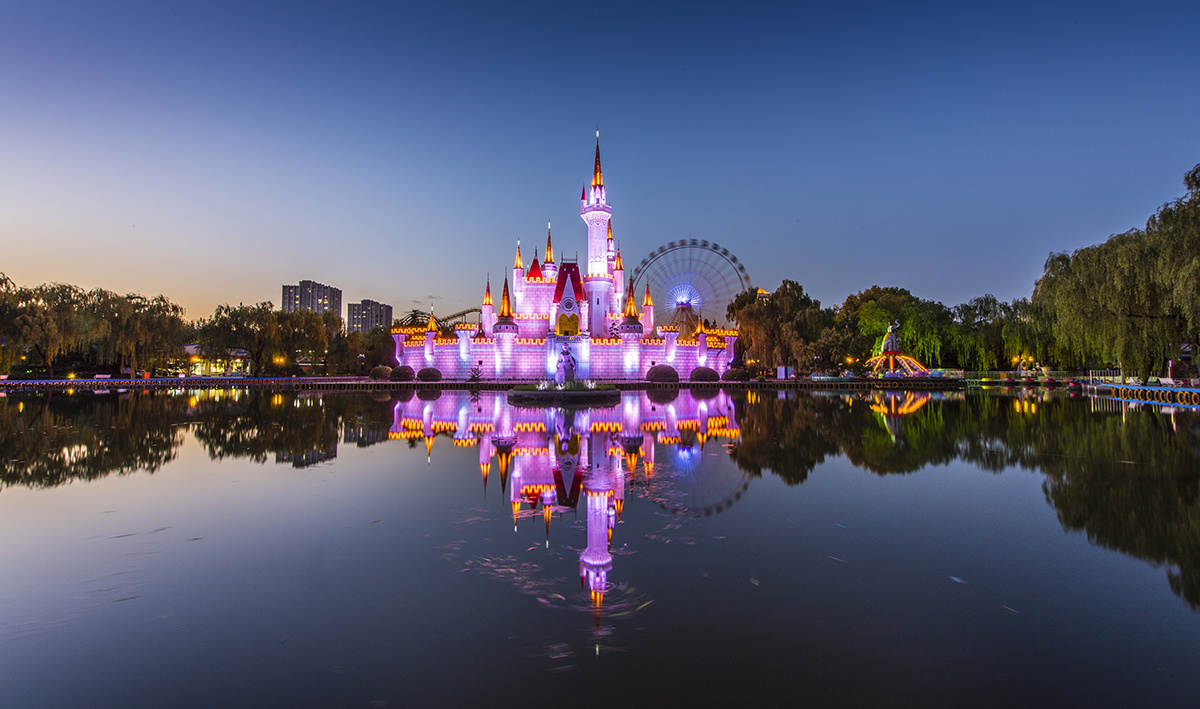 暮色中的梦幻城堡@北京石景山游乐园