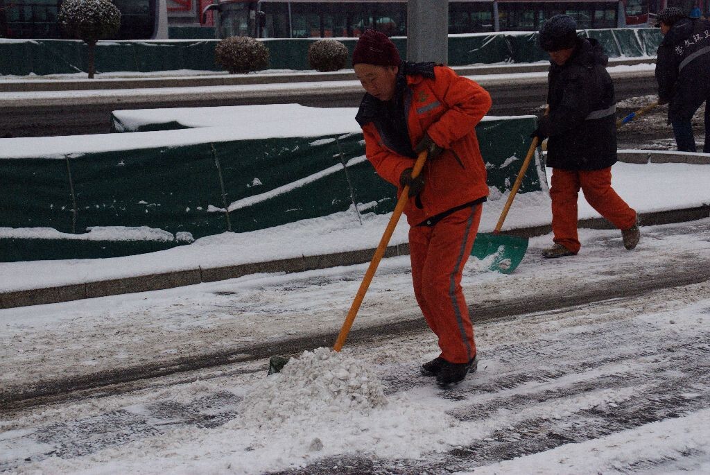 掃雪2011年2月10日北京東城區 天橋南大街掃雪 (2)