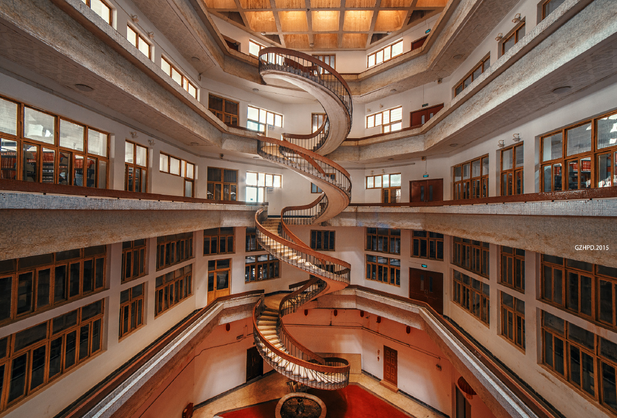 河海大学图书馆旋转楼梯