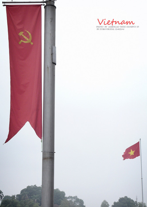 越南  河内巴亭广场,越南国旗,党旗迎风飘扬,越南我们来了.