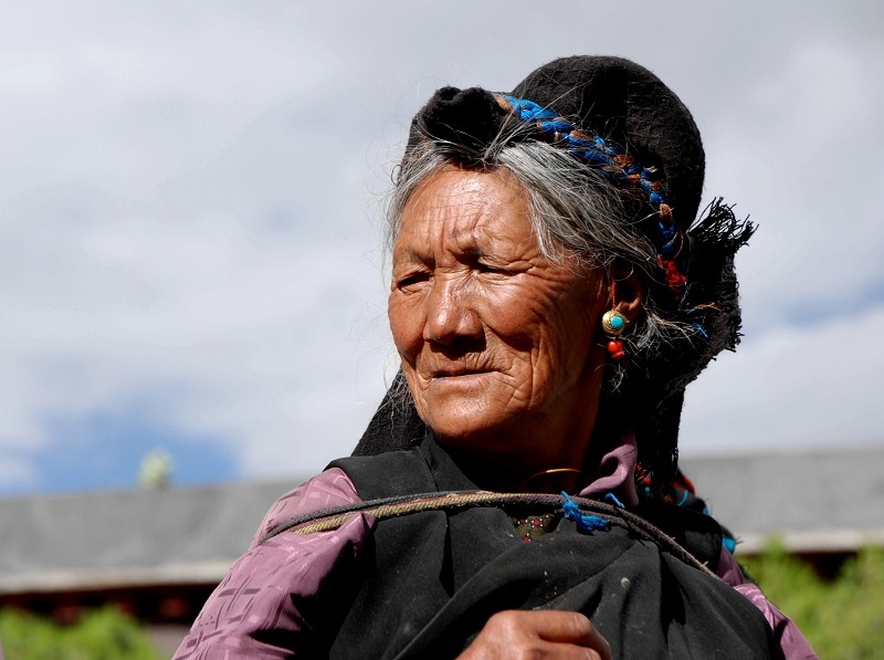 一位藏族老太太