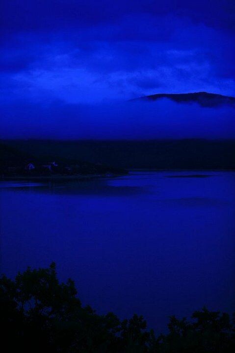 镜泊湖夜凌晨三点睡不着,远眺镜泊湖夜色,十分静谧神秘.