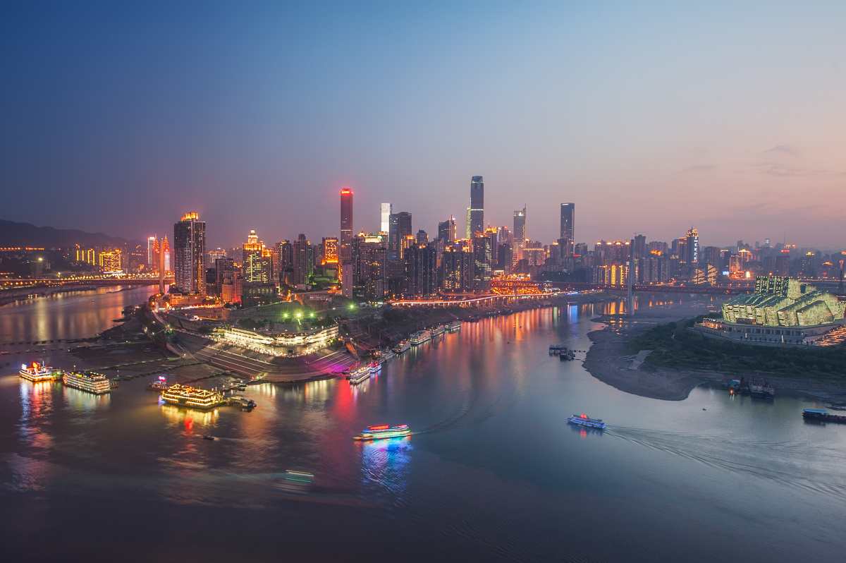 上一张 下一张 重庆两江汇合标准式证件照!