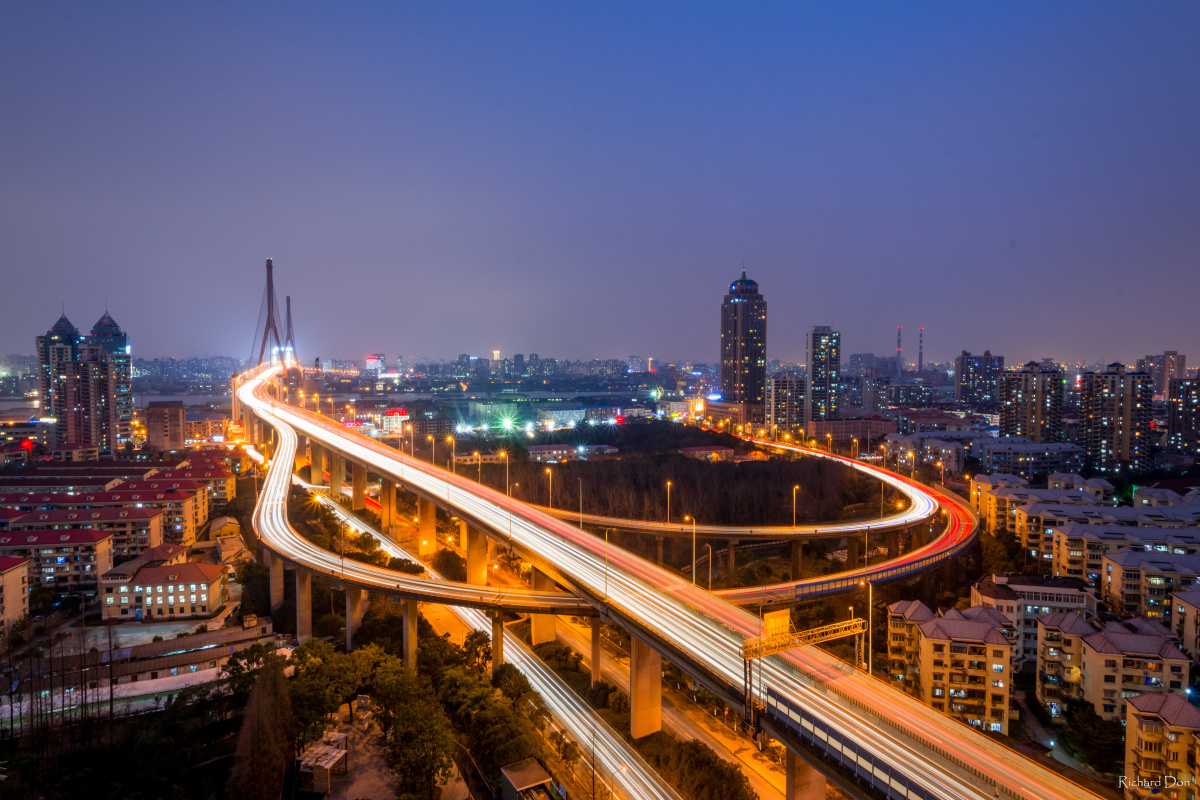 上海杨浦大桥,看到右边高楼没?我在那里实习