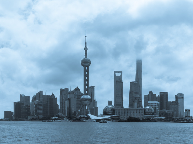 台风天的东方明珠建筑群2张