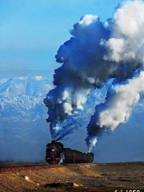 喷云吐雾的蒸汽机车19张