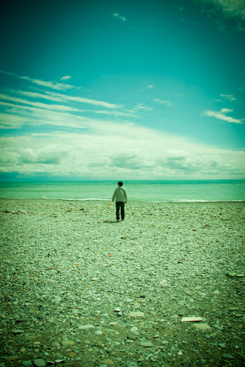 蝼蚁  一个人,只是渺小的另一种说法而已 艾德克斯影发布于  11年6月