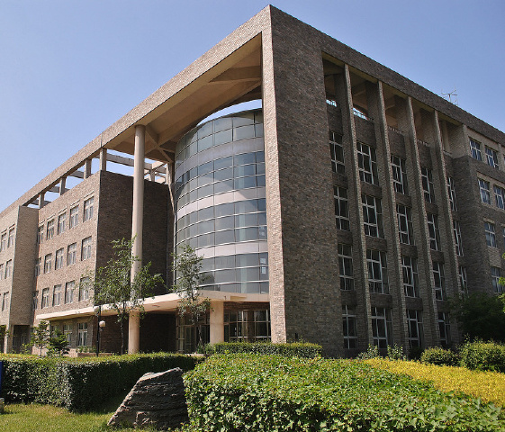 草坪 校车 沈阳职业技术学院 强身健体 垂钓 行道树 辽宁大学-艺馨楼