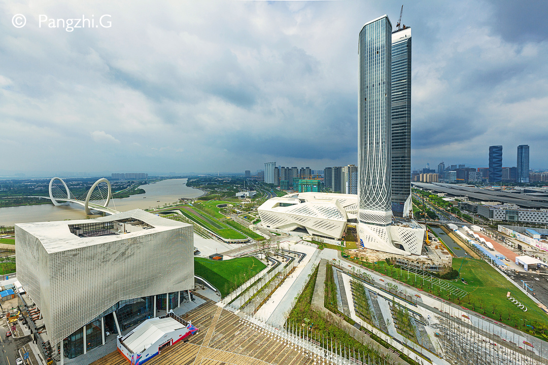 话说利用职务之便,前几天天天爬,不过明天青奥村预开村了,此机位已封.