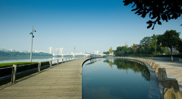 江边的景观花园