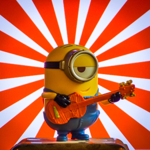 弹吉他的小黄人