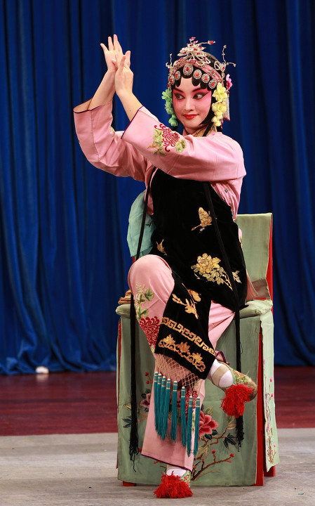 江苏省京剧团《拾玉镯》